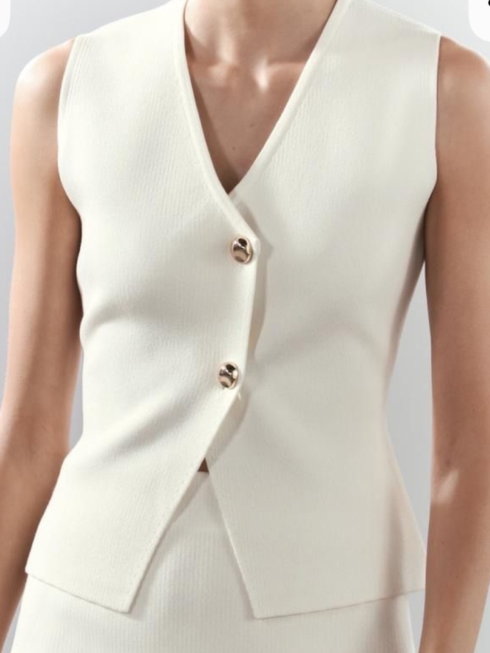 Zara Cream V-Neck Button-Front Sleeveless Top